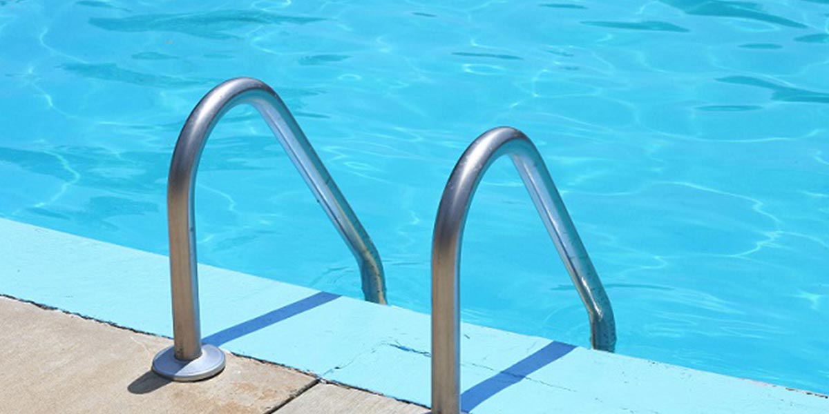 Échelle de piscine enterrée