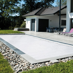 Bâche de protection Ivernéa Plus pour volet de piscine - Coloris Blanc/Aluminium