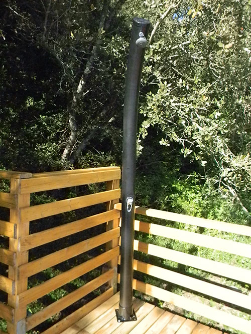 Douche solaire courb&eacute;e 20L