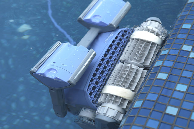 robot de piscine dolphin m500