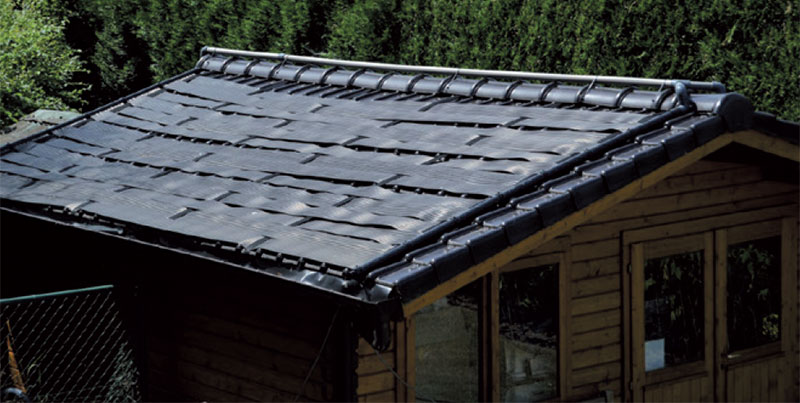 Capteurs solaires souples Astralpool avec pose sur toit