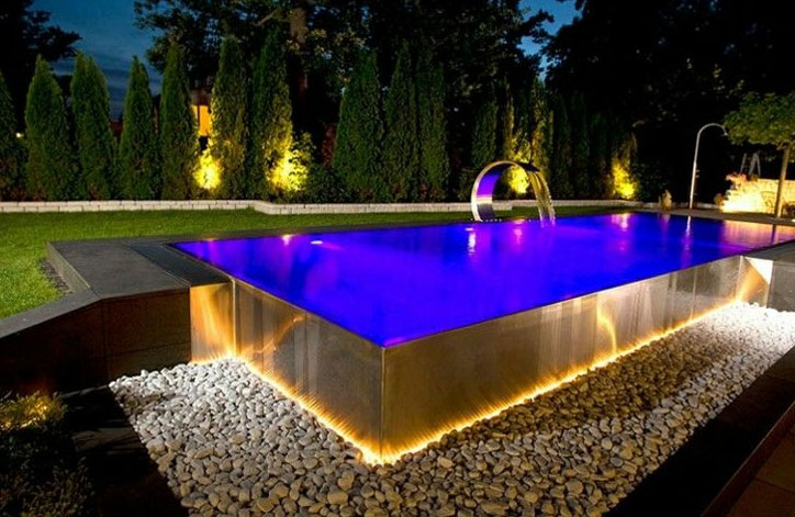 Piscine avec mini projecteurs LED RGB Ledinpool by Seamaid